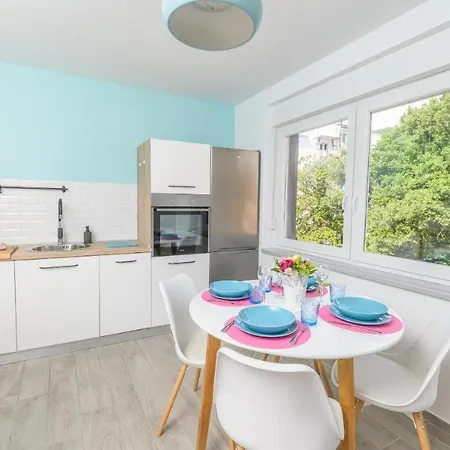 Apartment In With Balcony, Air Conditioning, Wifi, Washing Machine 5175-1 *