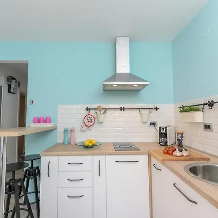 In With Balcony, Air Conditioning, Wifi, Washing Machine 5175-1 Apartment