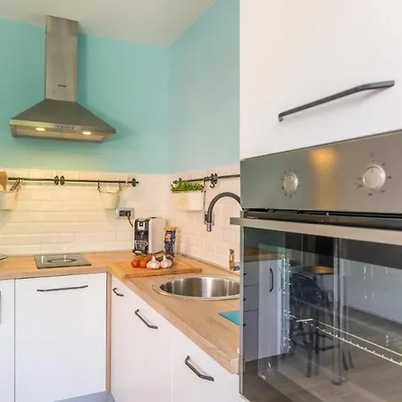 Apartment In With Balcony, Air Conditioning, Wifi, Washing Machine 5175-1 *
