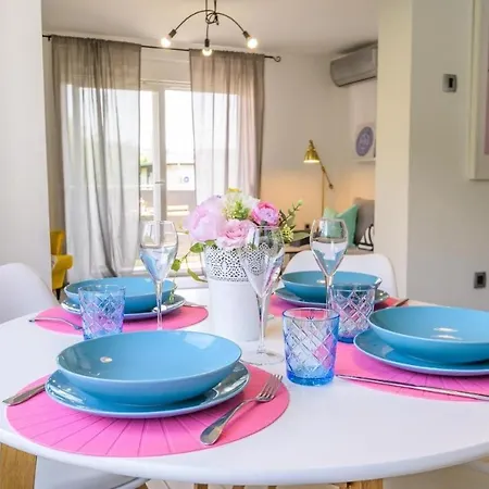 Apartment In With Balcony, Air Conditioning, Wifi, Washing Machine 5175-1 Opatija