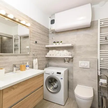 In With Balcony, Air Conditioning, Wifi, Washing Machine 5175-1 Apartment